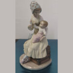 Lladro-Feeding-Her-Daughter-1