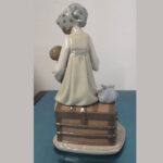 Lladro-Feeding-Her-Daughter-2